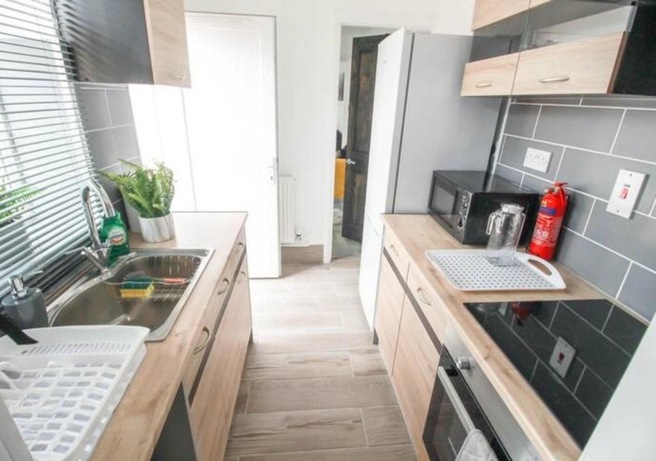 Pet Friendly 2-bed Bond Steeet Near Marina & Town And Free Parking Holiday home *