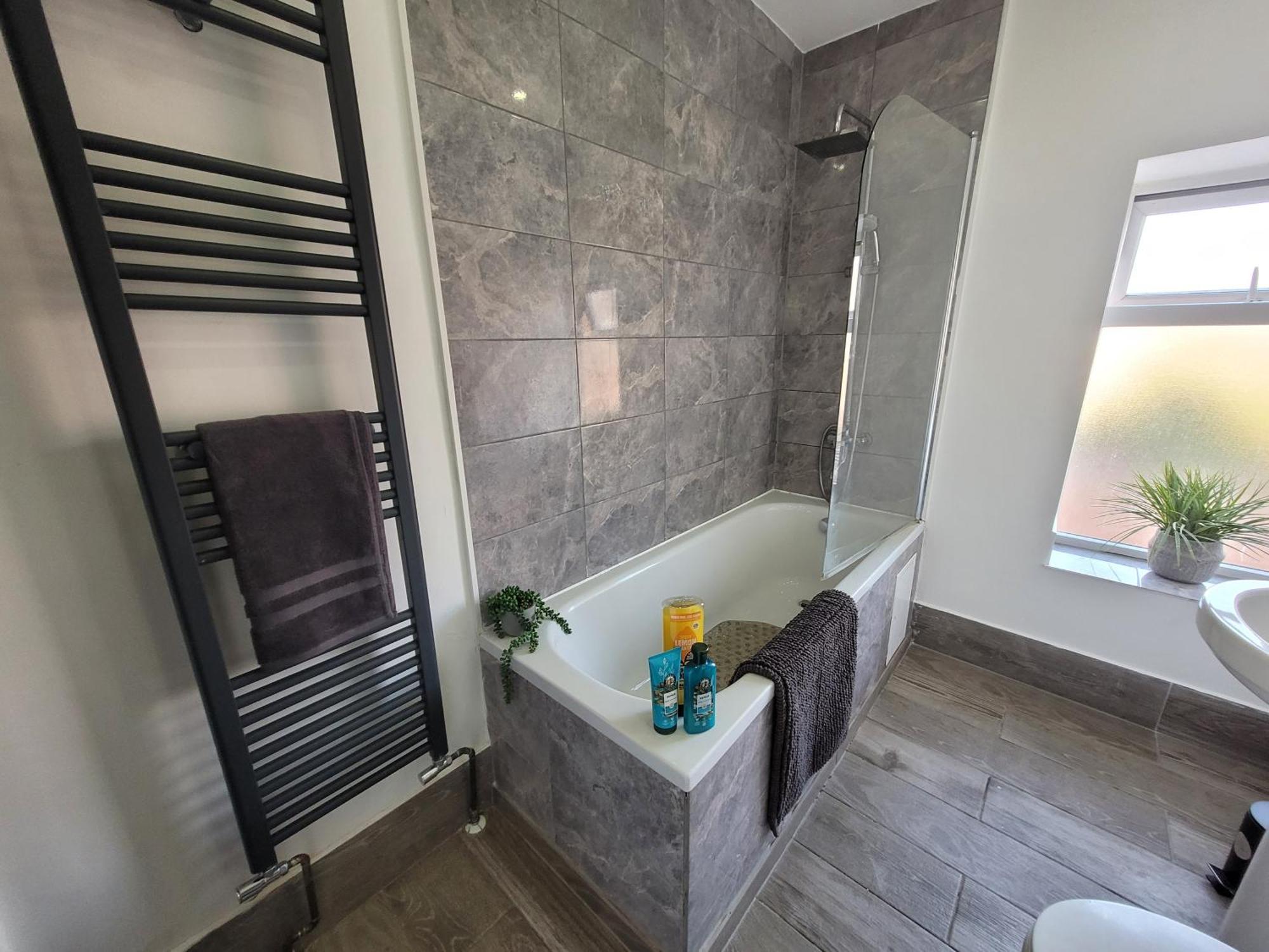 Holiday home Pet Friendly 2-bed Bond Steeet Near Marina & Town And Free Parking *